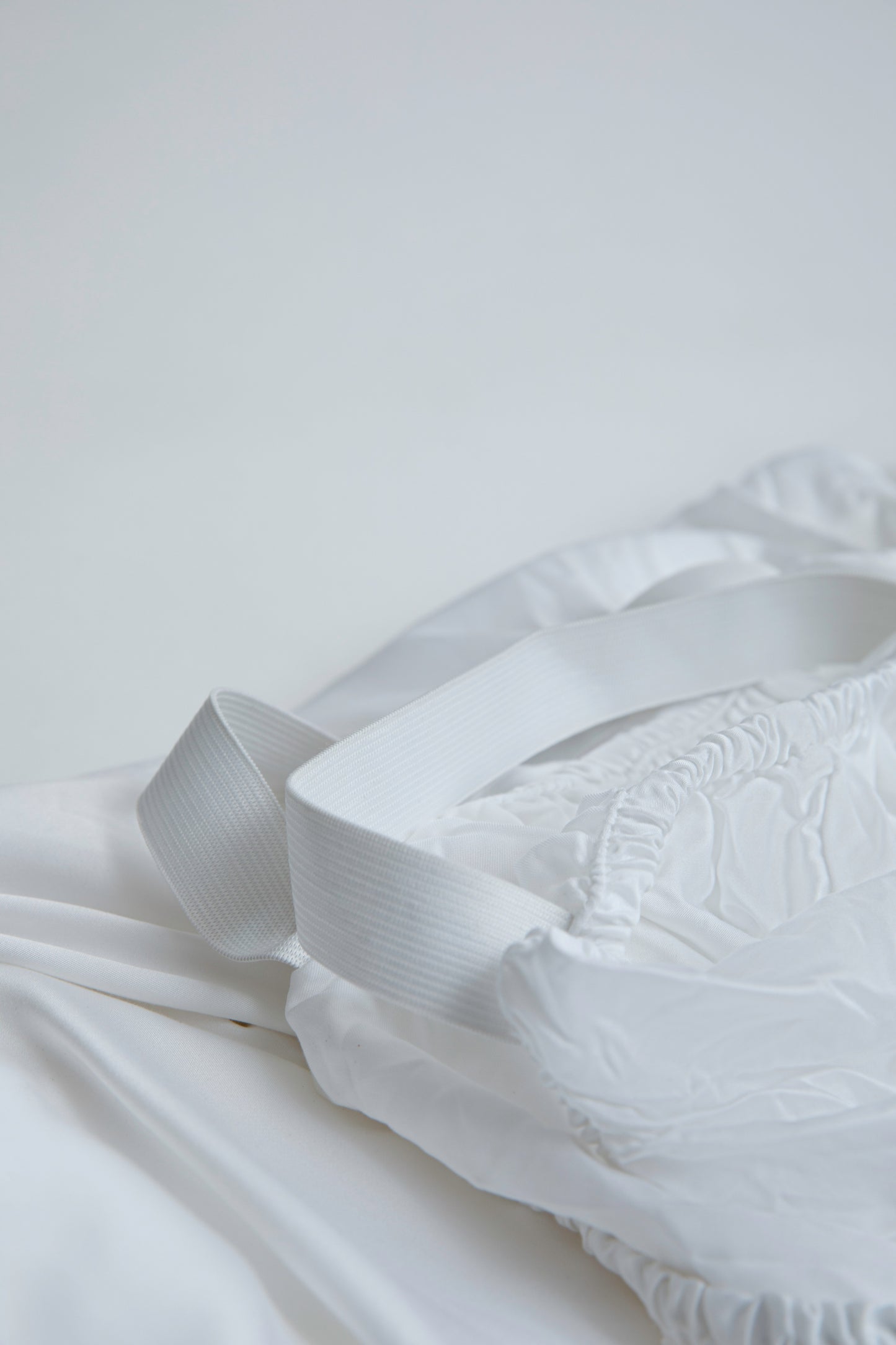 Restday fitted sheet straps for easy fit on beds